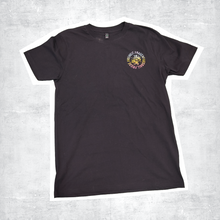 Laden Sie das Bild in den Galerie-Viewer, T-Shirt Friede. Freiheit. Frauenfussball.