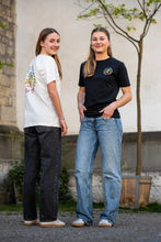 Laden Sie das Bild in den Galerie-Viewer, T-Shirt Friede. Freiheit. Frauenfussball.