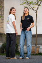 Laden Sie das Bild in den Galerie-Viewer, T-Shirt Friede. Freiheit. Frauenfussball.
