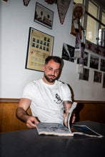 Laden Sie das Bild in den Galerie-Viewer, Organic-T-Shirt One Little Bird